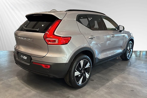 Volvo EX40 4 of 10
