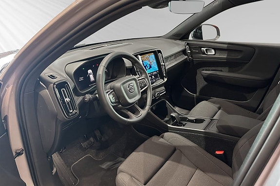 Volvo EX40 6 of 10