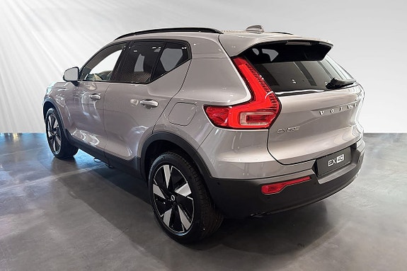 Volvo EX40 3 of 10
