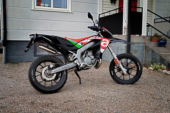 Aprilia 4 of 6