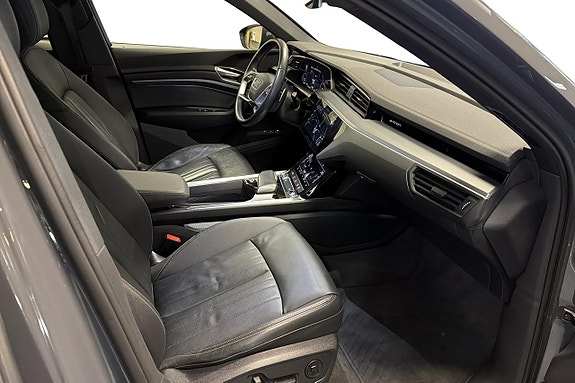 Audi Q8 e-tron 11 of 24