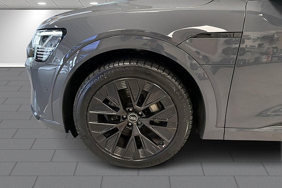 Audi Q8 e-tron 9 of 24