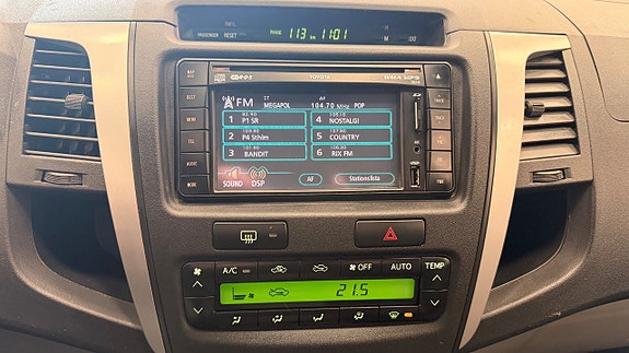 Toyota HiLux 18 of 18