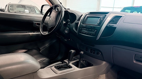 Toyota HiLux 12 of 18
