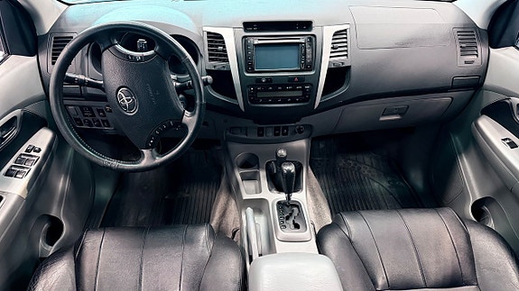 Toyota HiLux 14 of 18