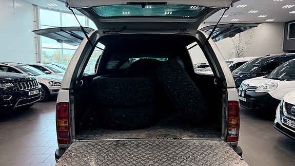 Toyota HiLux 8 of 18