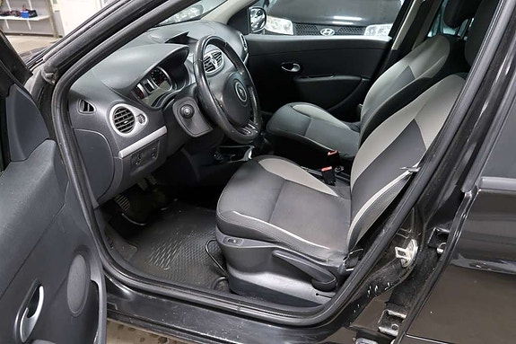 Renault Clio 10 of 12