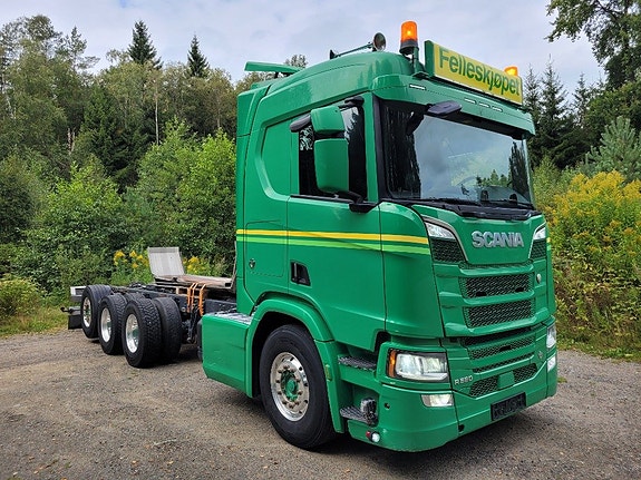 Chassi Scania R580 V8 Tridem 2 of 5