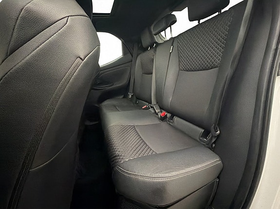 Toyota Yaris 30 of 30