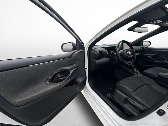 Toyota Yaris 10 of 30