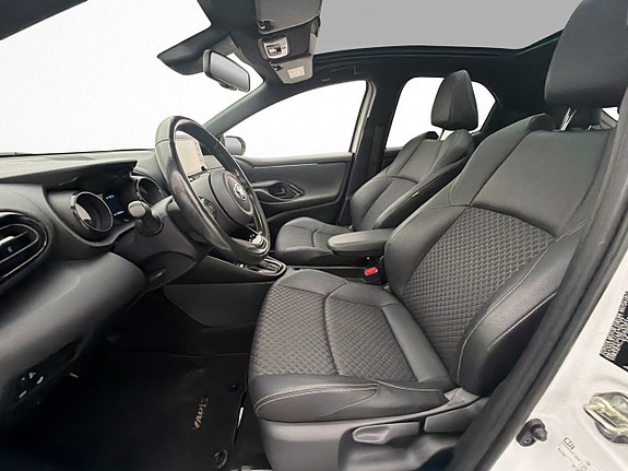 Toyota Yaris 11 of 30