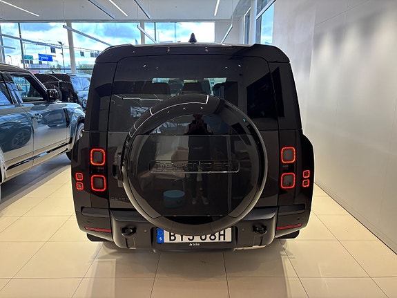 Land Rover Defender 130 4 of 13