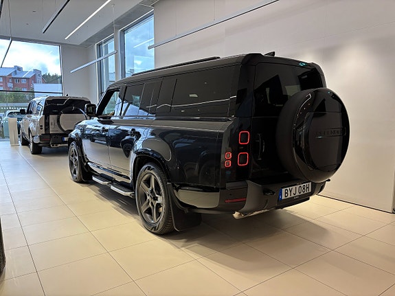 Land Rover Defender 130 3 of 13