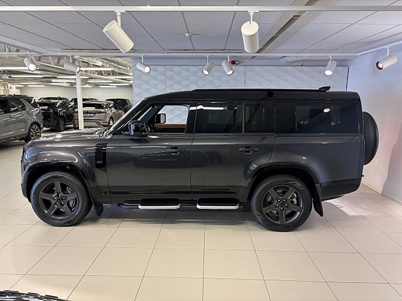Land Rover Defender 130 3 of 14
