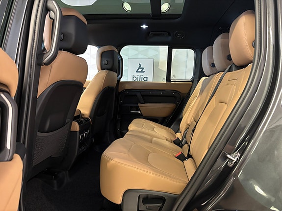 Land Rover Defender 130 10 of 14
