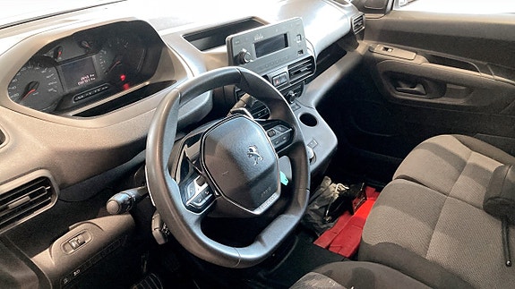 Peugeot Partner 4 of 9
