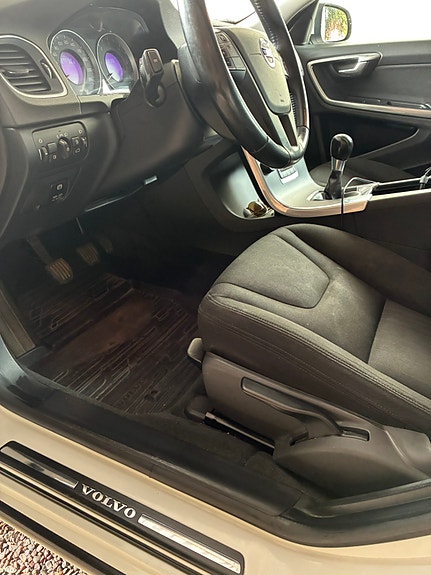 Volvo V60 5 of 9