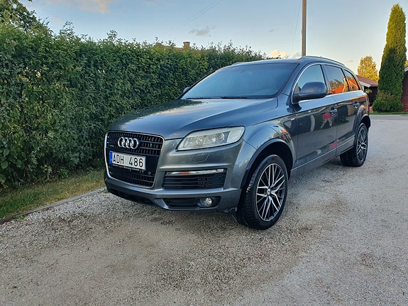 Audi Q7 2 of 7