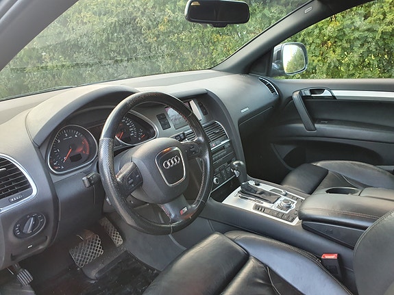 Audi Q7 4 of 7