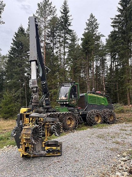 John Deere 1270G 2 of 24