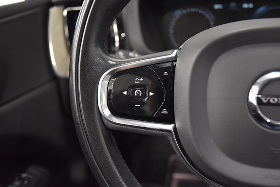 Volvo XC60 10 of 27