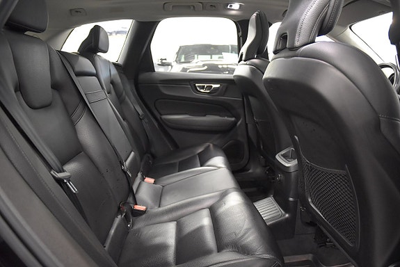 Volvo XC60 14 of 27