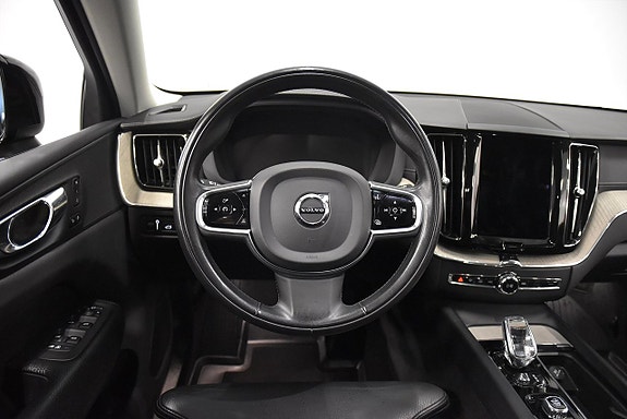Volvo XC60 2 of 27