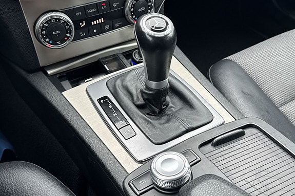 Mercedes-Benz C220 13 of 15