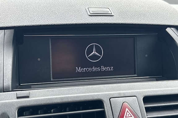 Mercedes-Benz C220 10 of 15