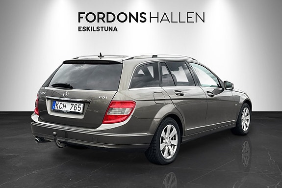Mercedes-Benz C220 2 of 15