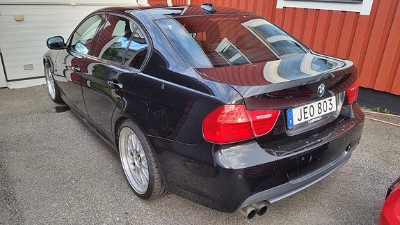 BMW 325i 2 of 4