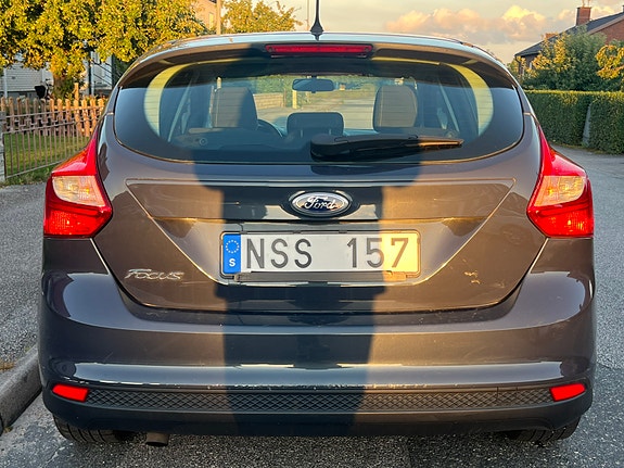 Ford Focus 2 of 7