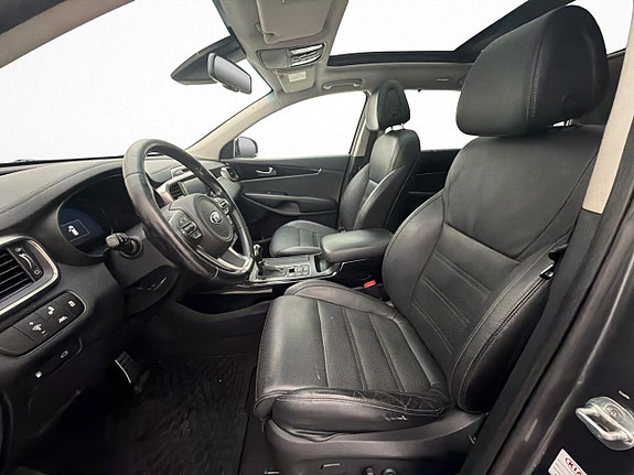 Kia Sorento 12 of 30