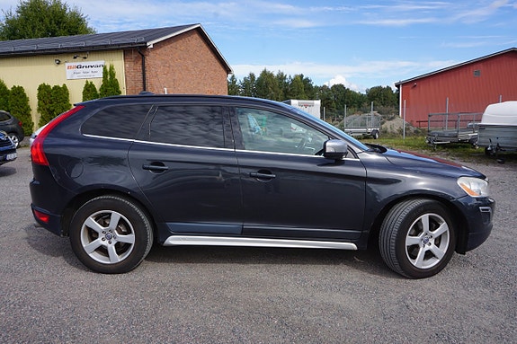 Volvo XC60 2 of 9