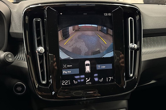 Volvo XC40 18 of 21