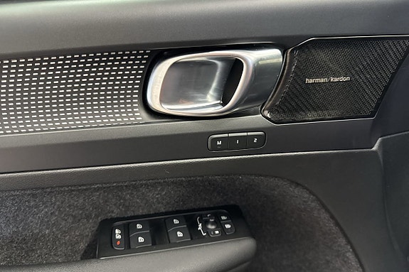 Volvo XC40 14 of 21