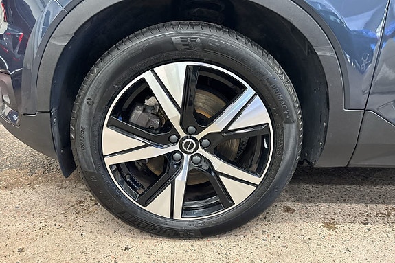 Volvo XC40 9 of 21