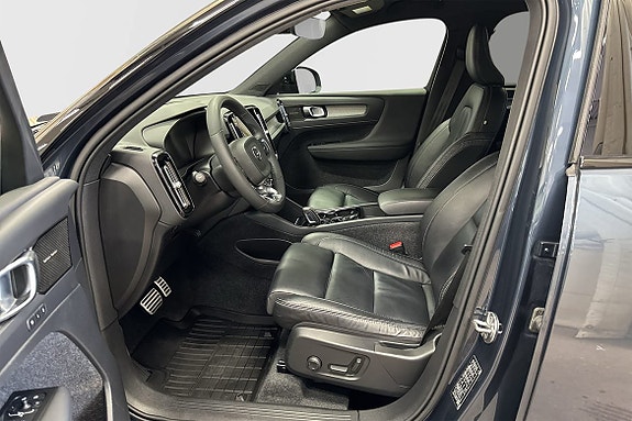 Volvo XC40 4 of 21
