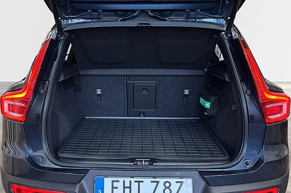 Volvo XC40 8 of 21