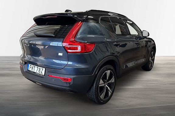 Volvo XC40 3 of 21
