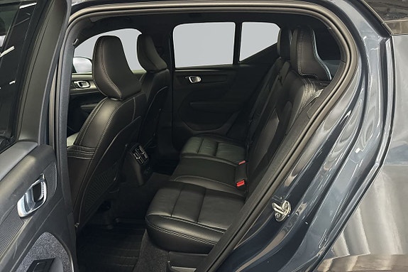 Volvo XC40 7 of 21