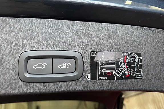 Volvo XC40 13 of 21