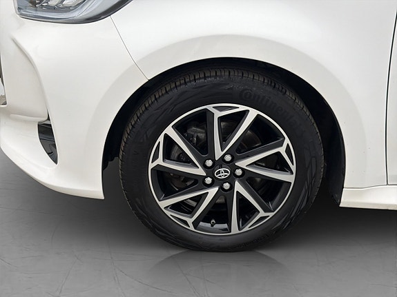 Toyota Yaris 25 of 28