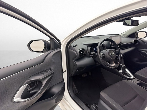 Toyota Yaris 10 of 28