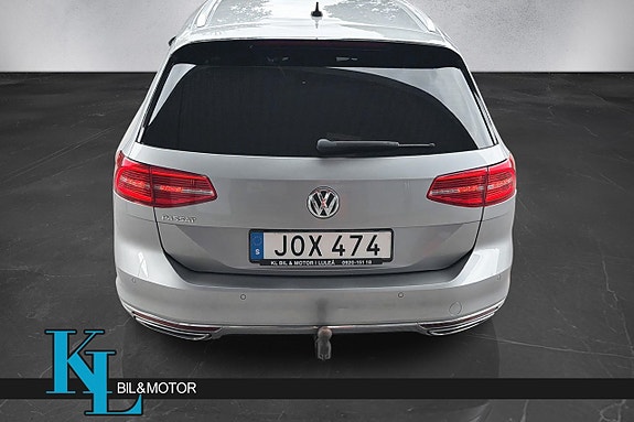 Volkswagen Passat 5 of 16