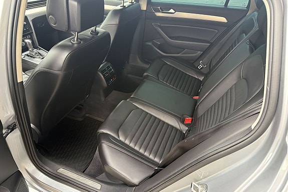 Volkswagen Passat 8 of 16