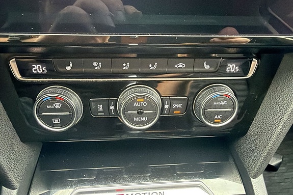 Volkswagen Passat 13 of 16