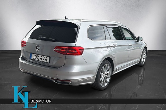Volkswagen Passat 3 of 16