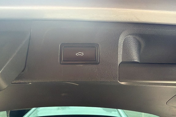 Volkswagen Passat 10 of 16