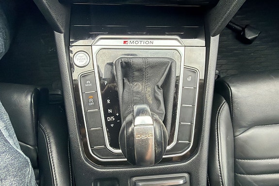 Volkswagen Passat 14 of 16
